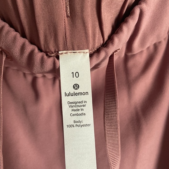 LULULEMON ON THE FLY PANTS *read description* - Picture 3 of 7